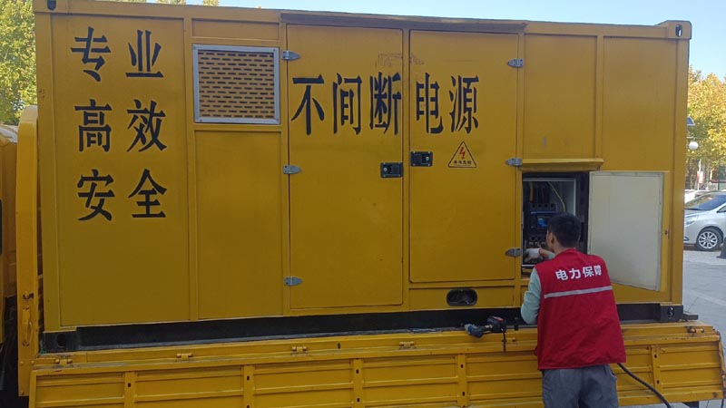 靖江柴油发电机组和UPS电源配合使用时，如何避免切换过程中的电力中断？